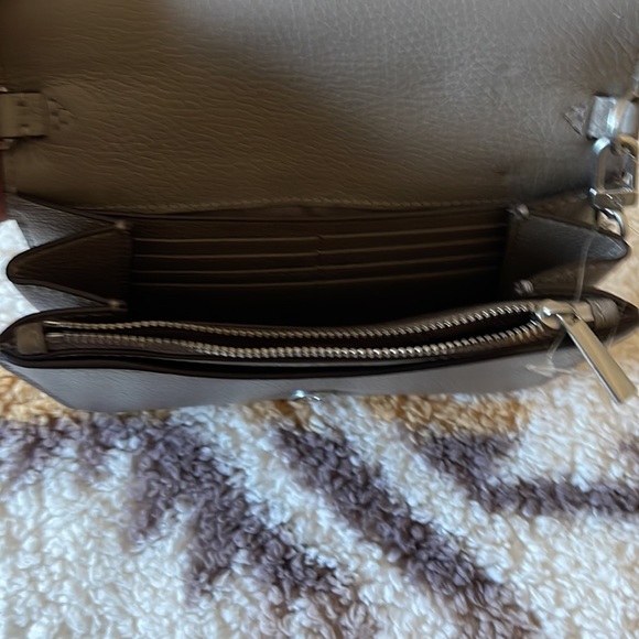 Tory Burch Britten Chain Wallet- only used a few times - Picture 6 of 12